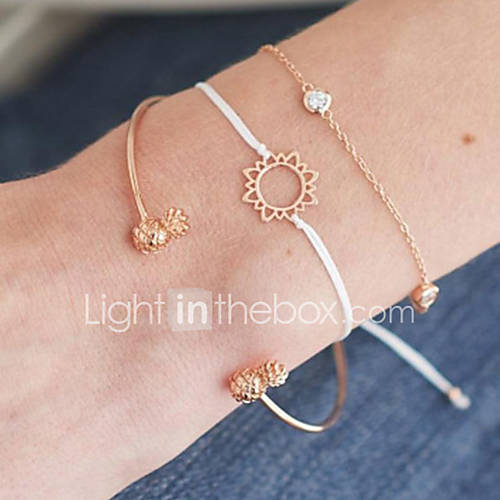 3 Stuks Dames Bangles Cuff Armbanden Armband Heel Simpel Casual Sporty Modieus Leuke En Mooie Style Elegant Sieraden Goud Zilver Voor Dagelijks School Straat Uitgaan Festival Oorbellen Armba huismerk kopen in de aanbieding